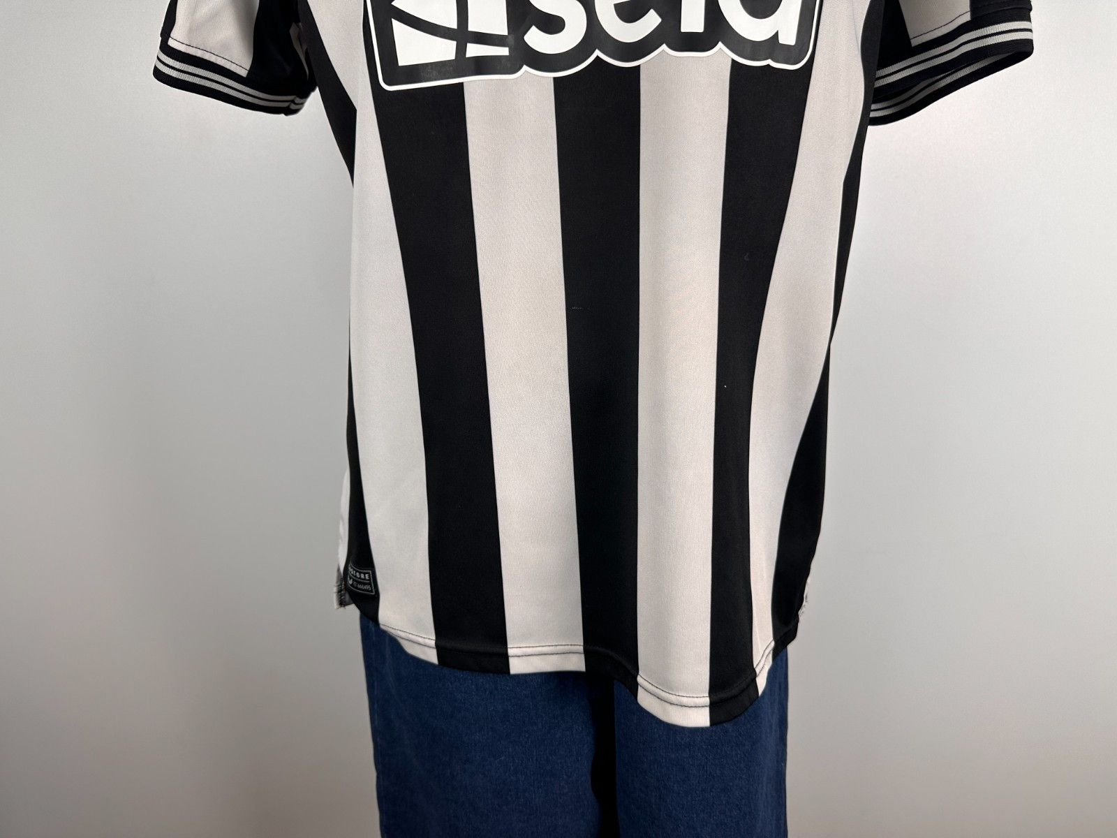 Castore Newcastle 2023 Football Shirt Soccer Jersey #14 Isak Size L Size US L / EU 52-54 / 3 - 7 Thumbnail