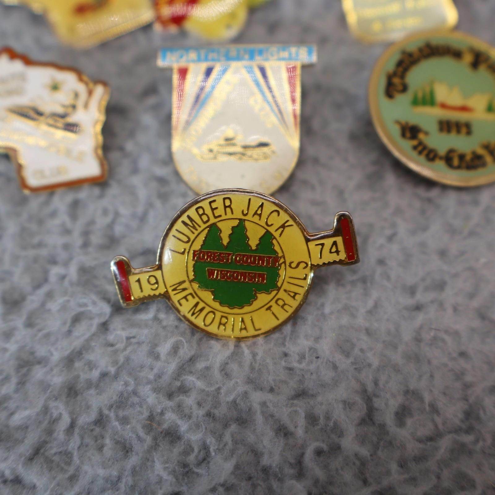 The Unbranded Brand 7 Piece Vtg Pin Lot Ski Sno-Devils Snowmobile Club Mountain Size ONE SIZE - 4 Thumbnail