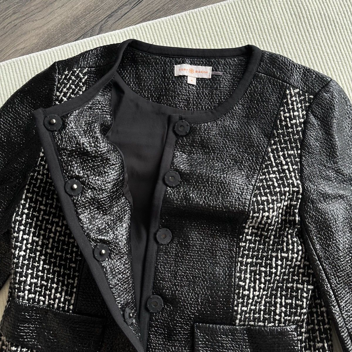 Tory Burch TORY BURCH Daria Faux Patent Leather Black Cropped Blazer Size S / US 4 / IT 40 - 2 Thumbnail
