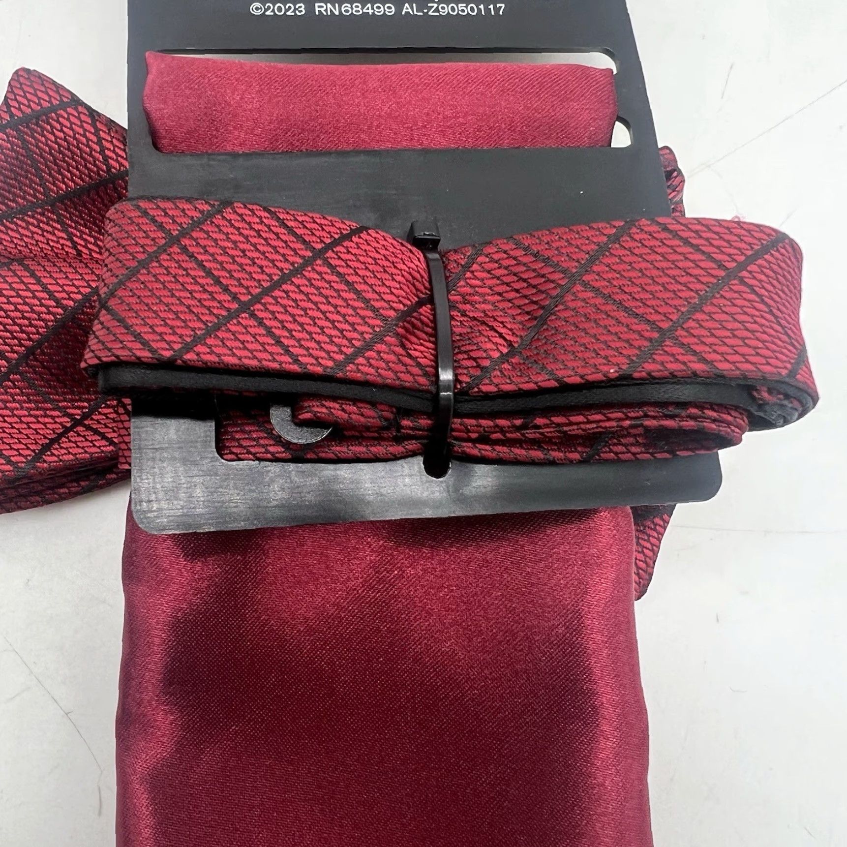 Alfani Alfani Men's Bow Tie & Solid Pocket Square Set Burgundy NWT One Size Red Accessories Set Mens Size ONE SIZE - 3 Thumbnail