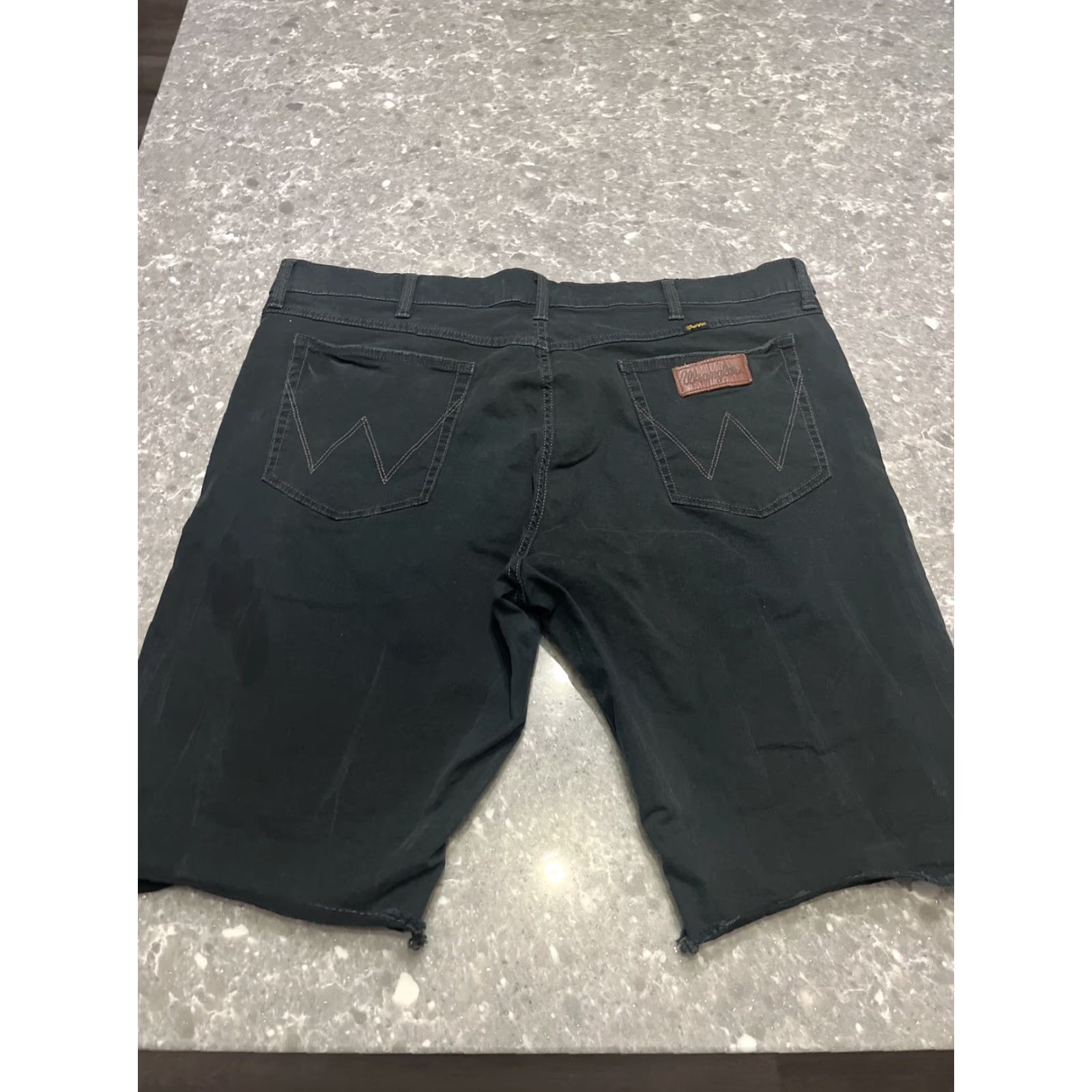 Wrangler Wrangler Jeans Shorts Men's 40 Black Flat Front Cotton Denim Button Wrangler Short Casual, Regular, Chino, American Theme, Relaxed Fit, 40 Mens, Black Size US 40 / EU 56 - 6 Thumbnail