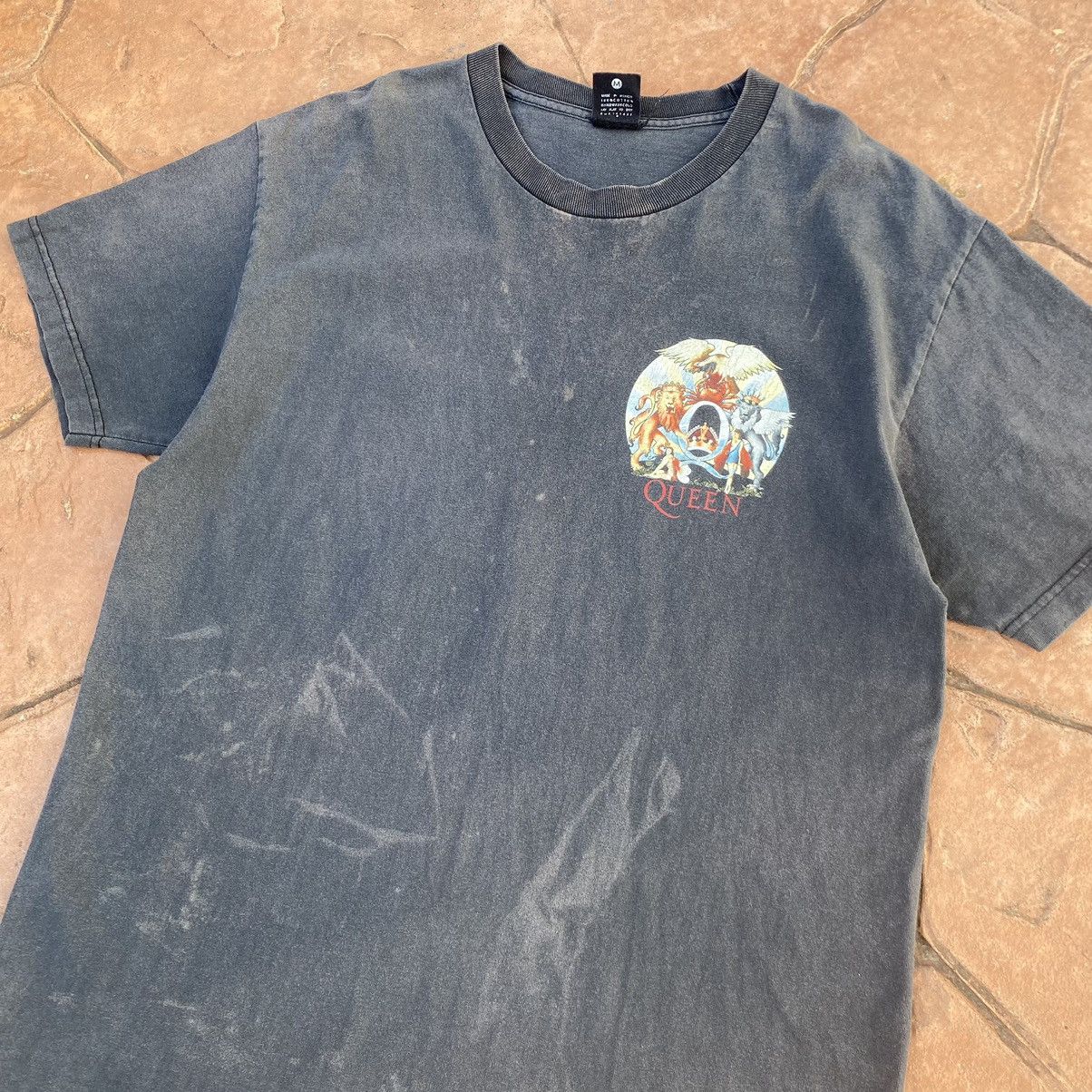 Band Tees Thrashed Faded Vintage Y2K Queen UK Band ERD GRUNGE TEE Size US L / EU 52-54 / 3 - 4 Thumbnail