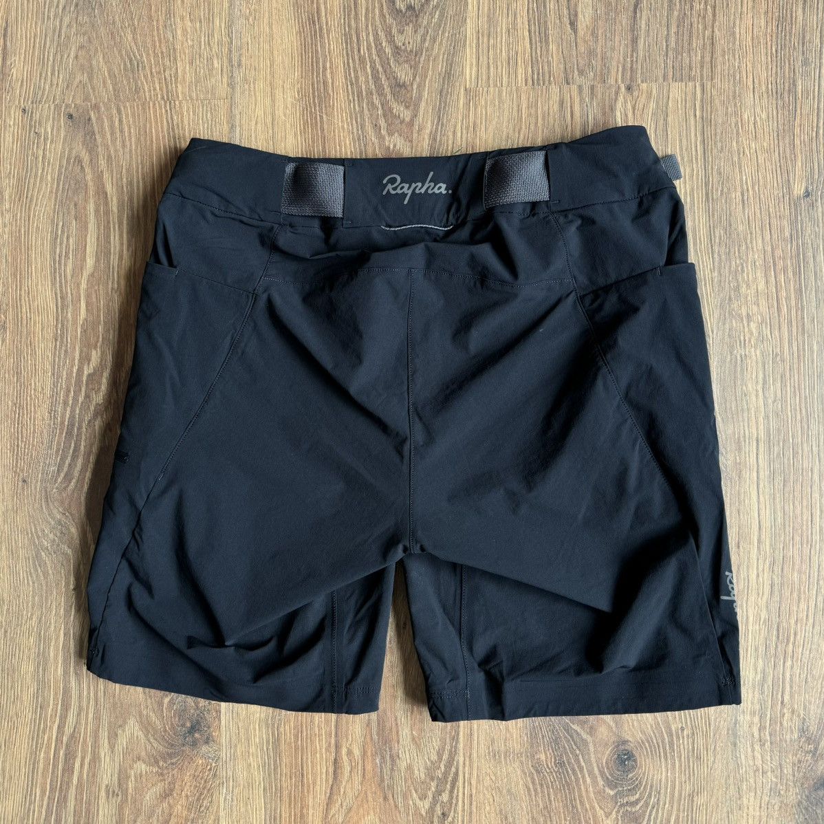 Rapha Rapha Women’s Explore Overshorts Size S Black Cycling Size 28" / US 6 / IT 42 - 2 Thumbnail