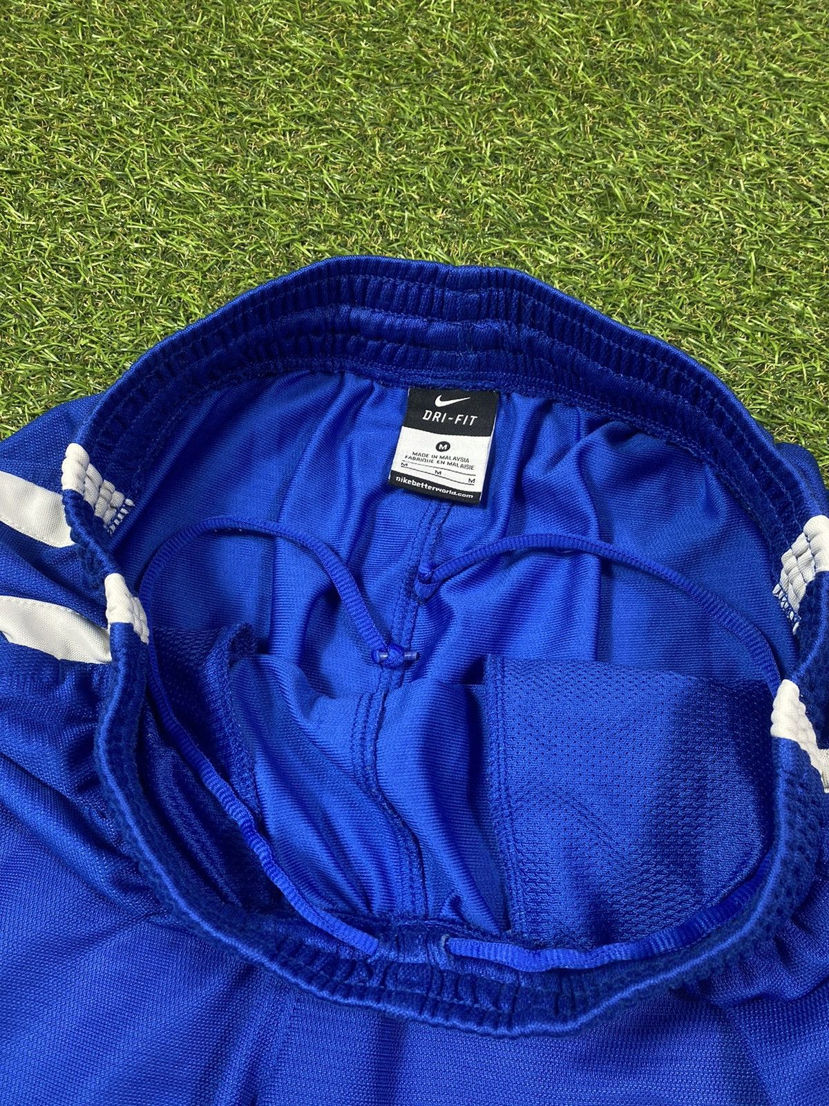 Nike Vintage Nike shorts streetwear swoosh casual y2k size M Size US 32 / EU 48 - 4 Thumbnail
