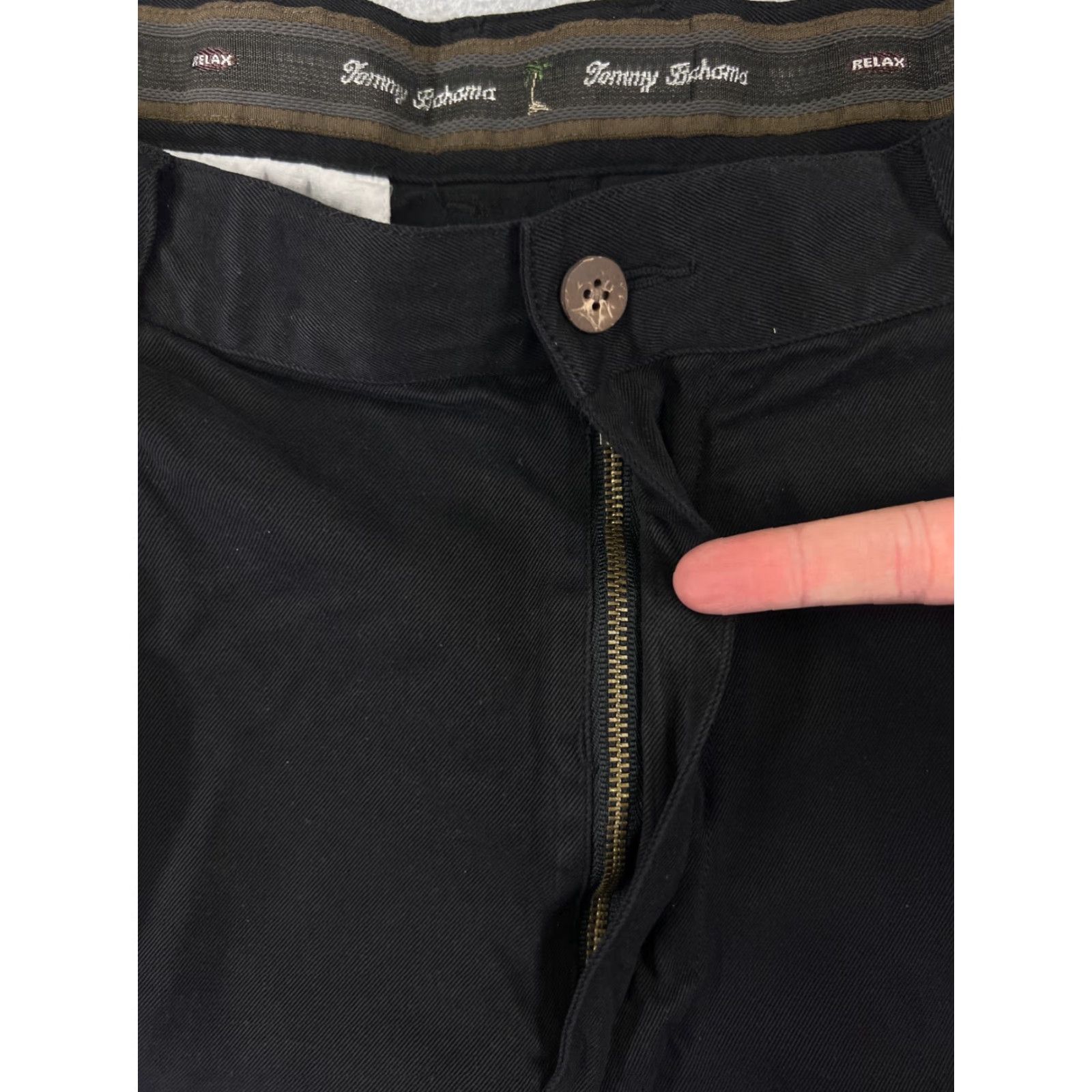 Tommy Bahama Tommy Bahama Shorts Men 35 Black Pleated Golf Vacation Beach Resort Size US 35 - 6 Thumbnail