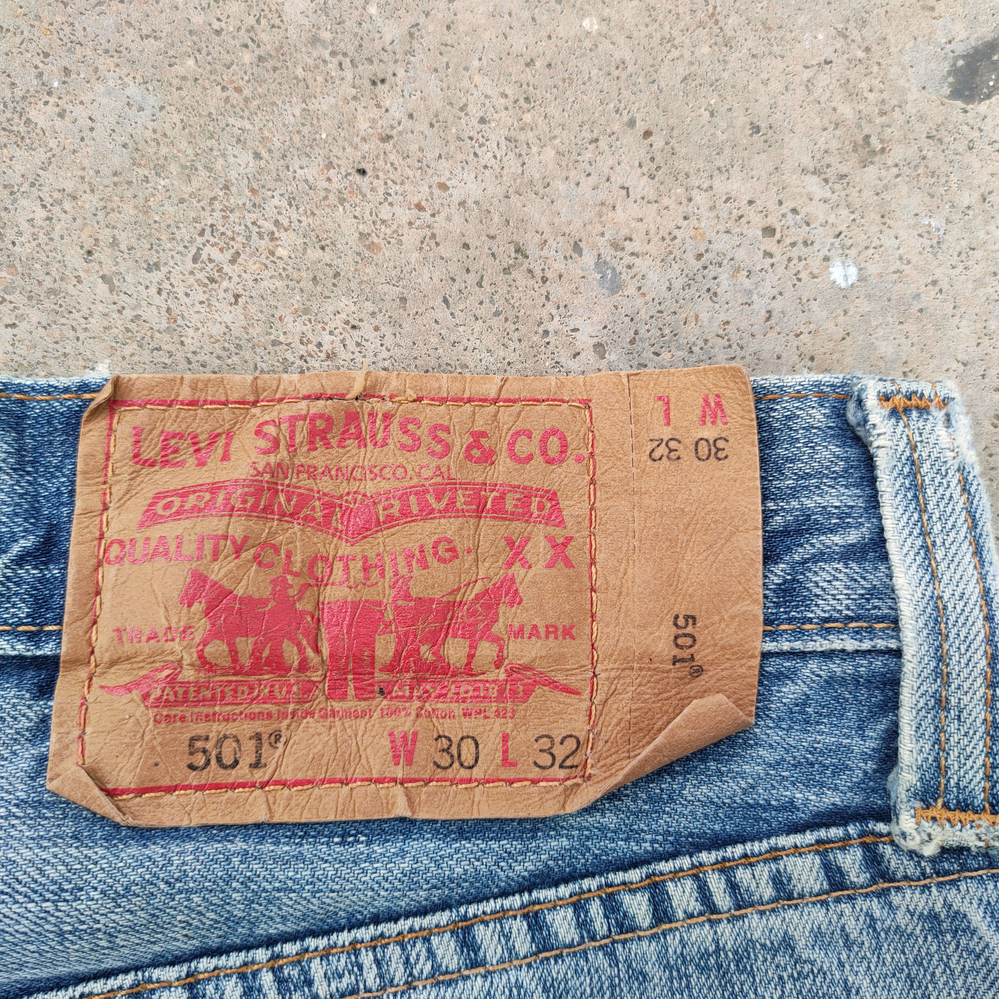 Levi's Vintage Clothing Vintage Levi's 501 Faded ripped jeans denim pants Size US 31 - 16 Thumbnail
