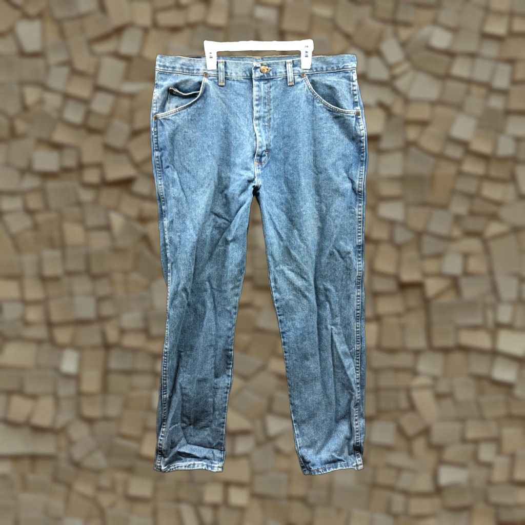 Wrangler Wrangler Rugged Wear Jeans Size 38x32 Mens Mid Rise Straight Leg Wash Blue Denim Size US 38 / EU 54 - 1 Thumbnail