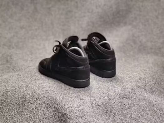 Nike 🔥 Nike Air Jordan 1 Mid GS Black Vintage Hi-Top Sneakers Size US 6.5 / EU 39-40 - 4 Thumbnail