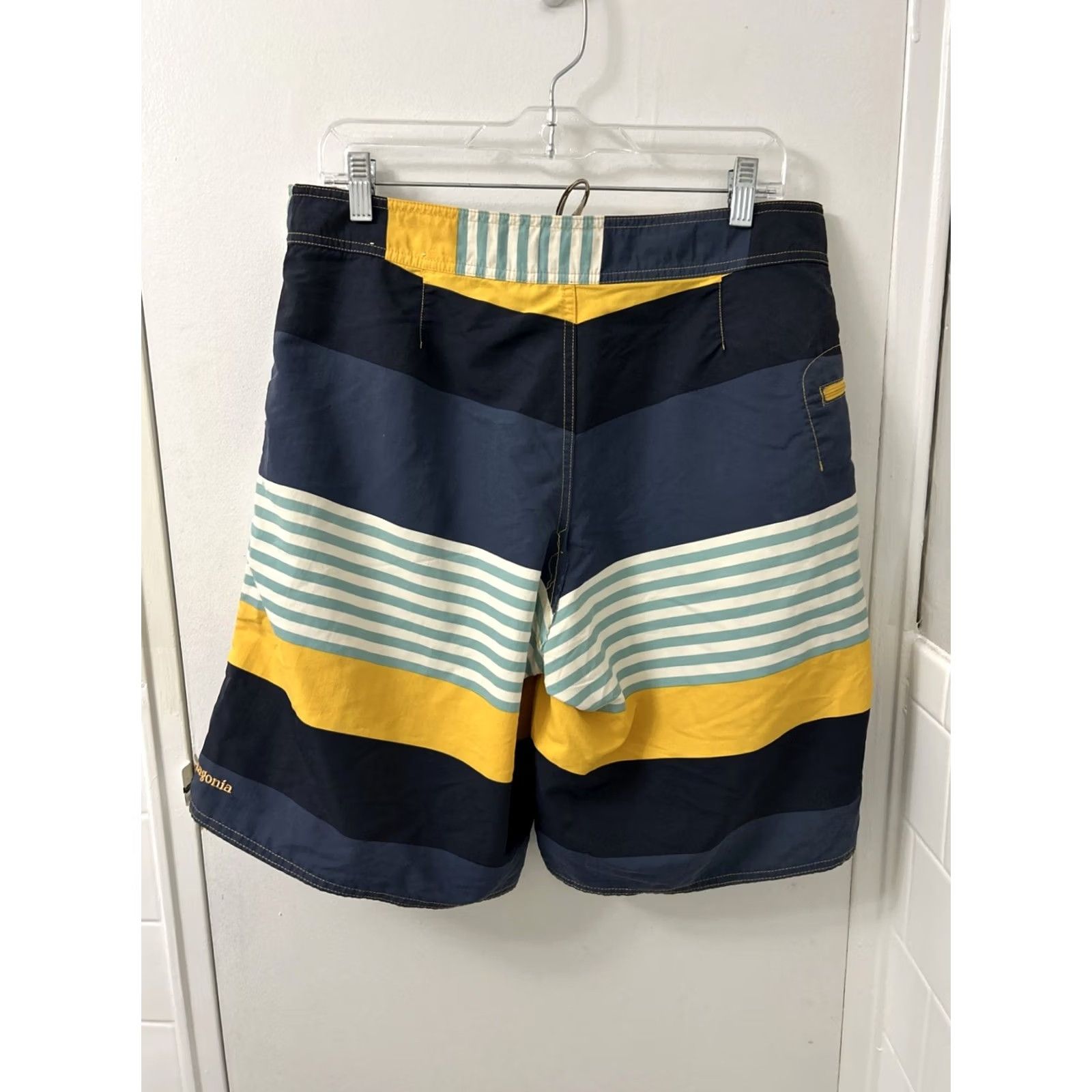 Patagonia Patagonia Wavefarer Board Shorts Mens Sz 34 Blue Striped Swimming Trunks 86556 Size US 34 / EU 50 - 4 Thumbnail