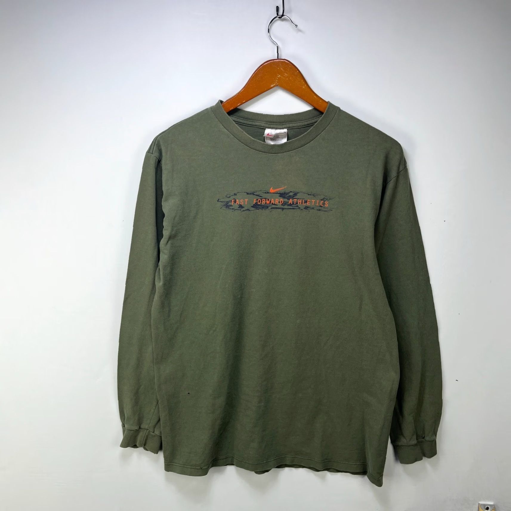 Nike VINTAGE Nike 90s Long Sleeve Shirt M Green Nike Shirt Mens 90s Graphic Print Pockets Double-Sided Cotton Crew Neck Short description? Size US M / EU 48-50 / 2 - 4 Thumbnail