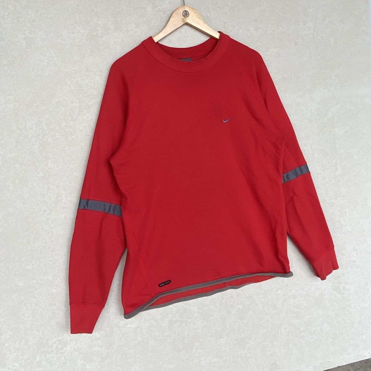 Other Vintage Nike Small Embroidered Crewneck Sweatshirt Red Size US XL / EU 56 / 4 - 3 Thumbnail