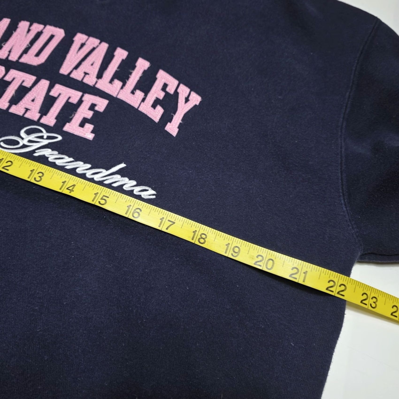 Vintage VINTAGE Grand Valley State Grandma Women’s Navy Sweatshirt Embroidered Medium Size M / US 6-8 / IT 42-44 - 4 Thumbnail