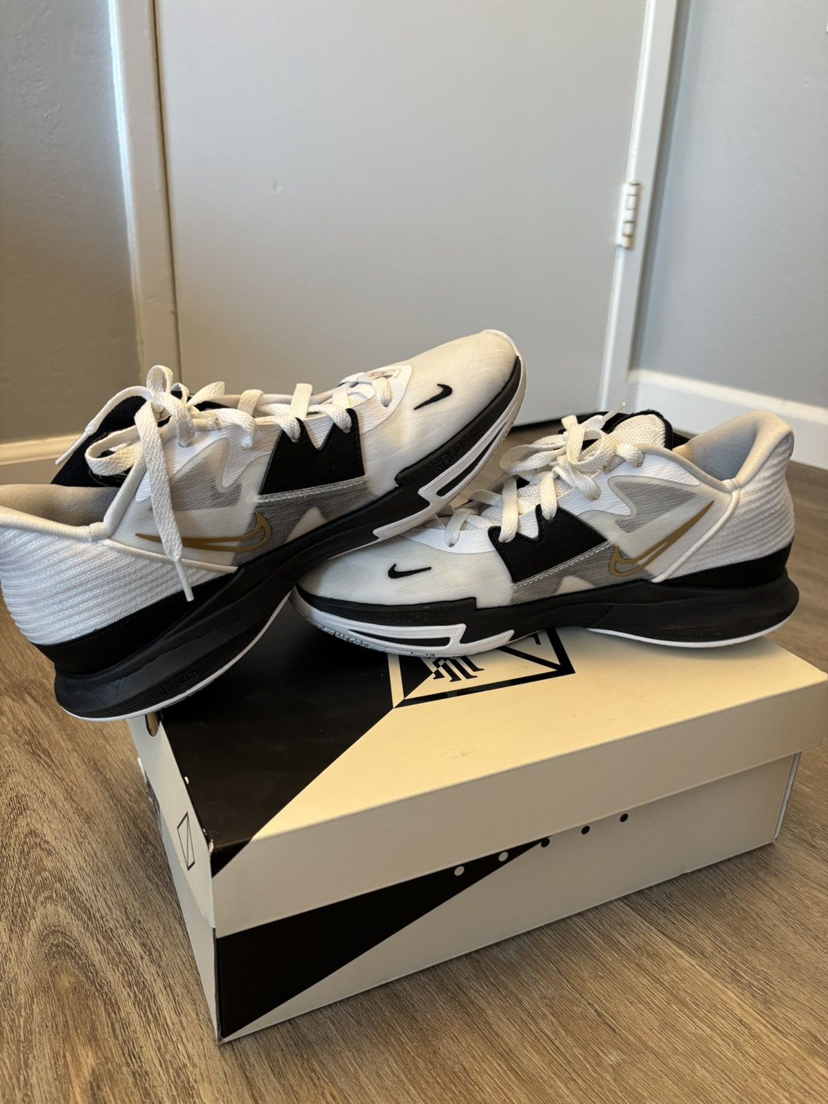 Nike Kyrie Low 5 White Black Gold Lightly Used Size 10 Size US 10 / EU 43 - 2 Thumbnail
