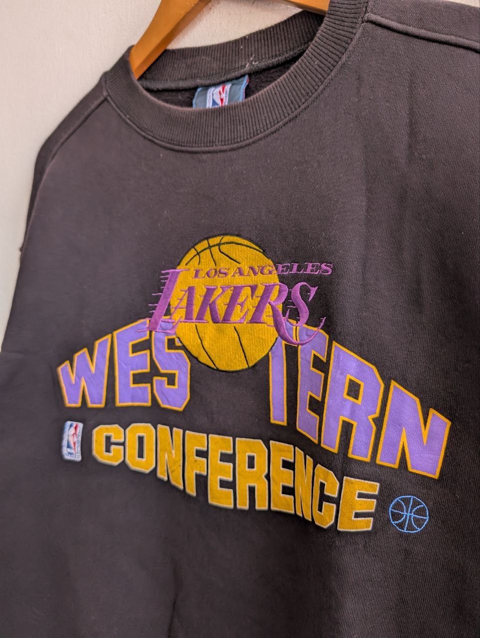 Vintage vintage LOS ANGELES LAKERS embroidered logo sweatshirts Size US XL / EU 56 / 4 - 3 Thumbnail