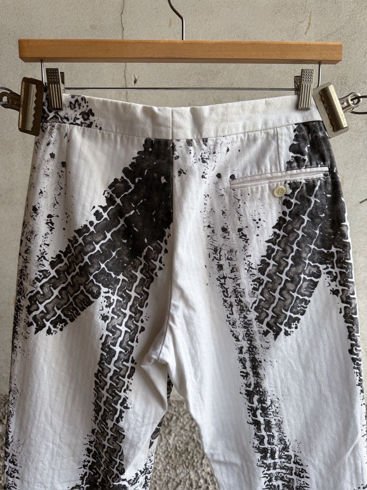 Alexander McQueen Alexander McQueen Tire Tracks Herringbone Pants Size US 30 / EU 46 - 15 Thumbnail