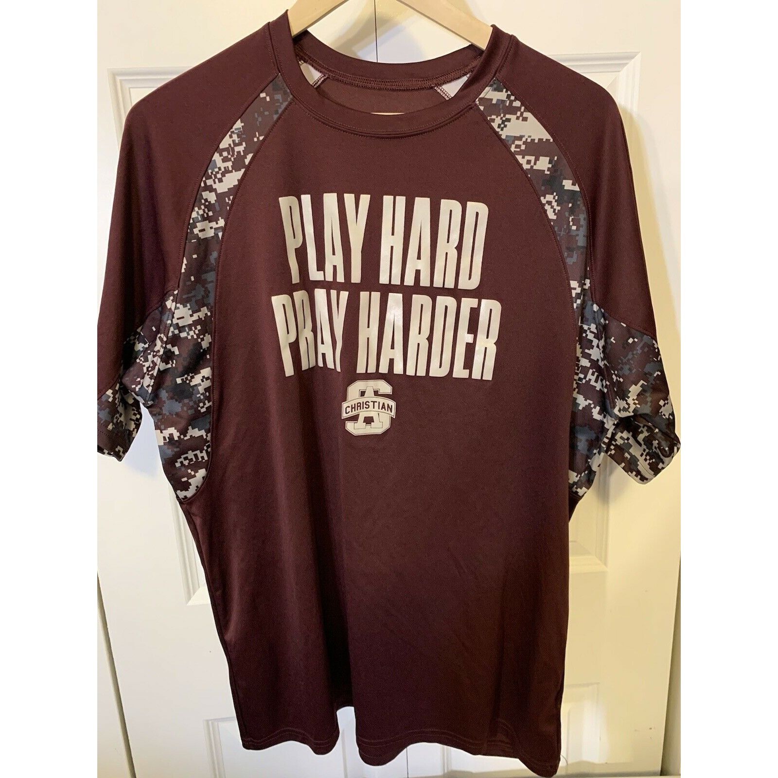 Other Play Hard Pray Harder Men’s Sz L T Shirt Badger Maroon White Size US L / EU 52-54 / 3 - 5 Thumbnail