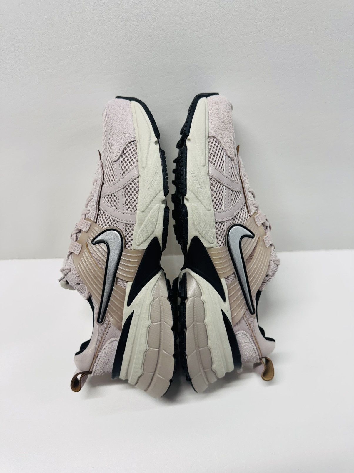 Nike Nike V2K Run Platinum Violet/Chrome-Light Bone-Black Size US 9.5 / IT 39.5 - 2 Thumbnail