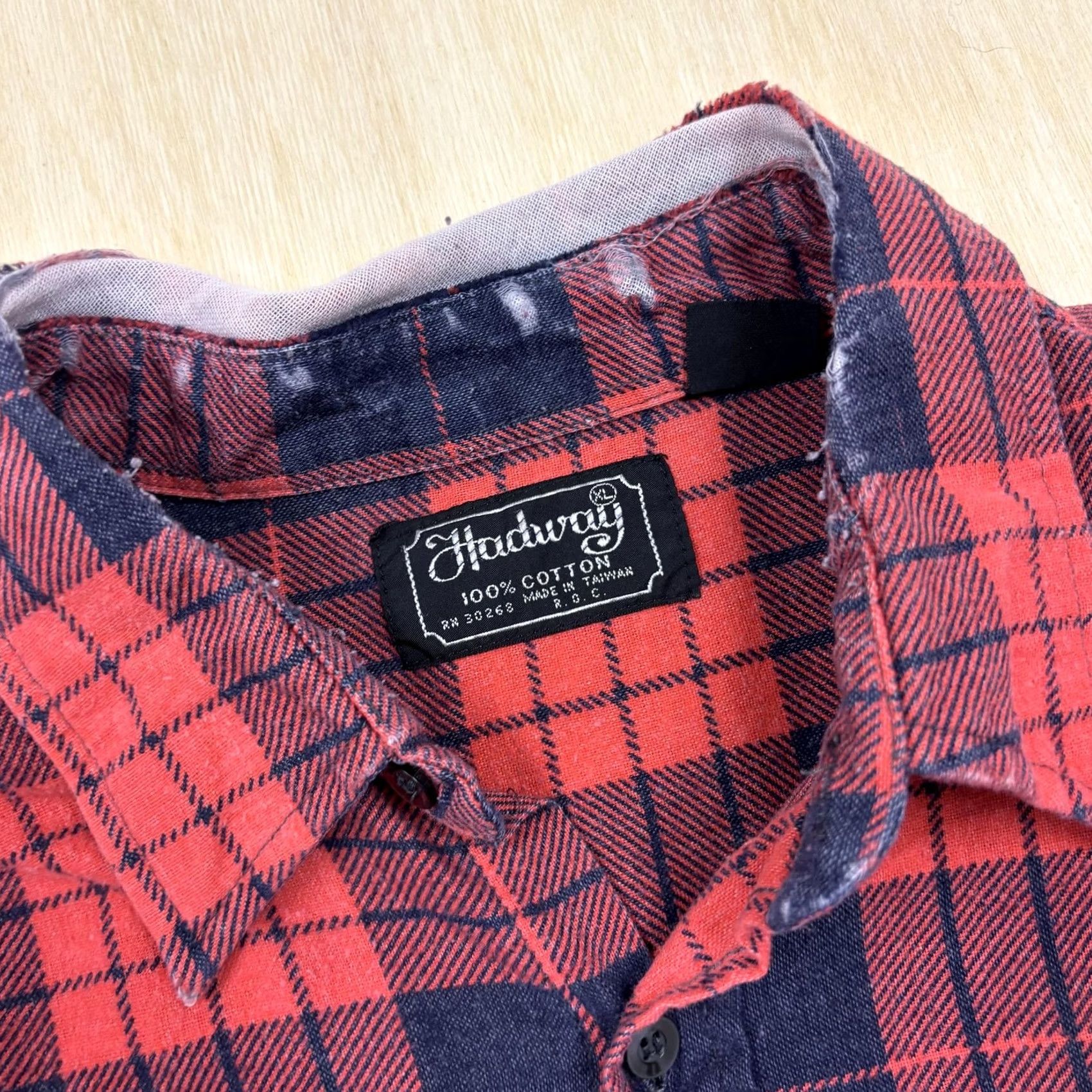 Vintage VINTAGE Hadway Flannel Shirt Mens Large Red Plaid Long Sleeve Button Up Distress Size US L / EU 52-54 / 3 - 3 Thumbnail