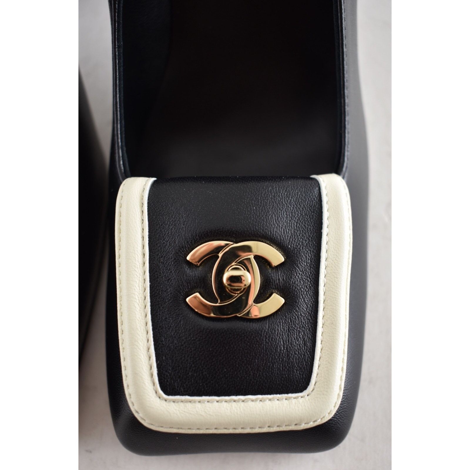 Chanel Chanel Black White Square Toe Turnlock Block Heel Pump 40 Size US 10 / IT 40 - 14 Thumbnail