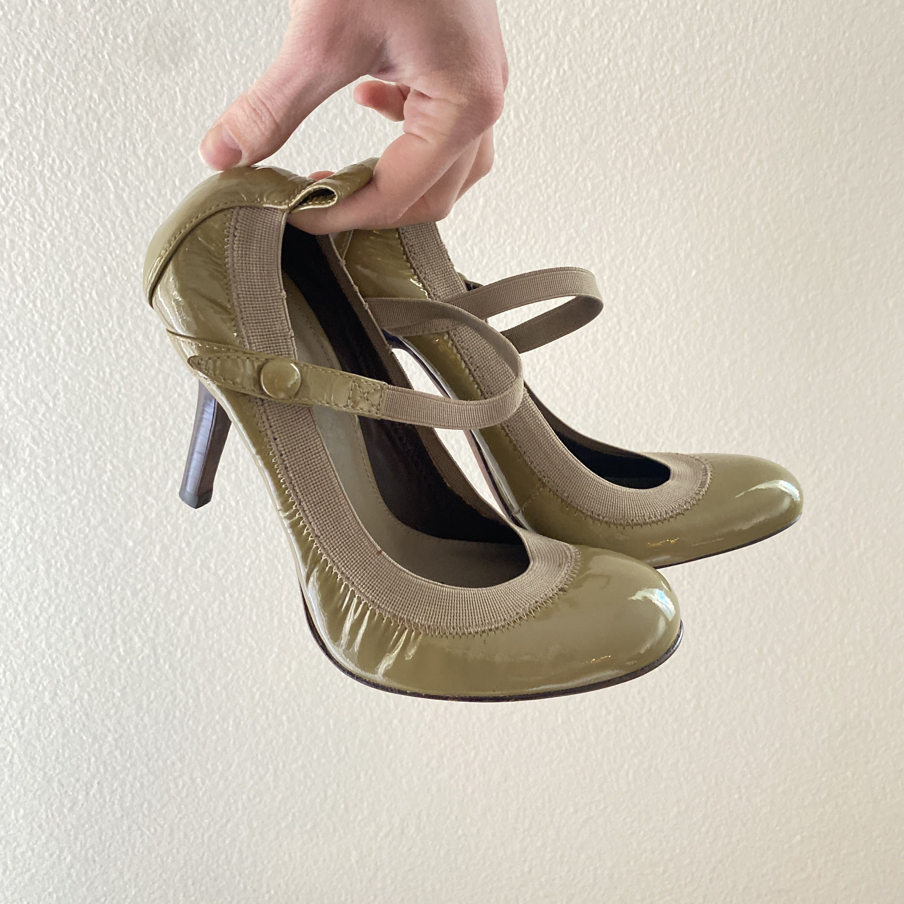 Bcbgmaxazria BCBGMAXAZRIA Olive Patent Leather Mary Jane Heels Size US 5.5 / IT 35.5 - 3 Thumbnail