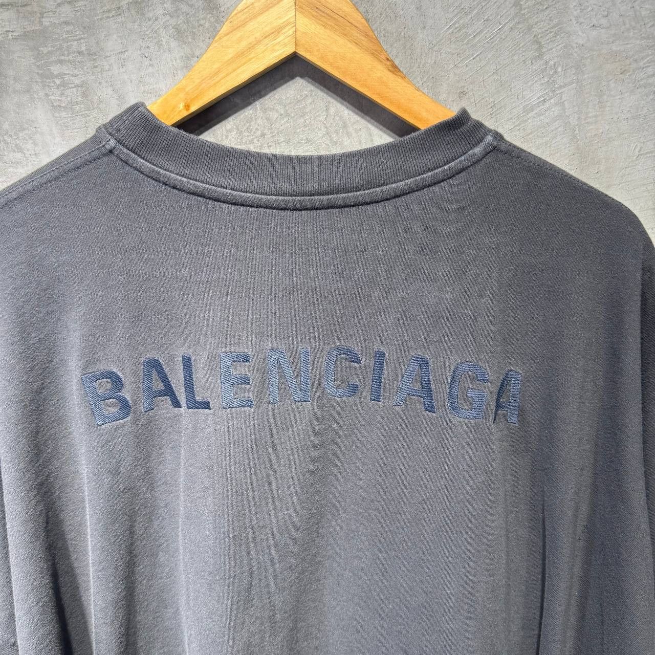 Balenciaga Balenciaga Spell Out logo embroidered tee Size US XXL / EU 58 / 5 - 2 Thumbnail