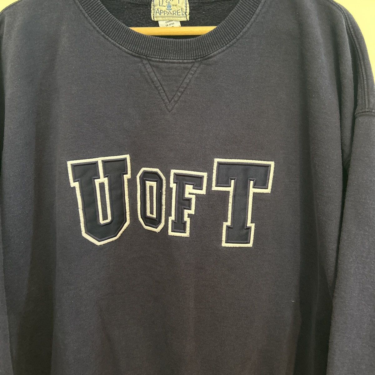 Other Vintage UofT Embroidered Navy Crewneck Size US L / EU 52-54 / 3 - 3 Thumbnail