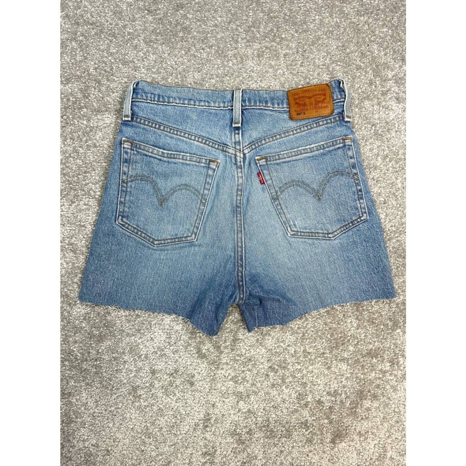 Levi's Levi's 501 Shorts Womens 26 Blue Cut Off Denim Cotton Stretch Mid Rise Raw Hem Casual Size 26" / US 2 / IT 38 - 2 Thumbnail