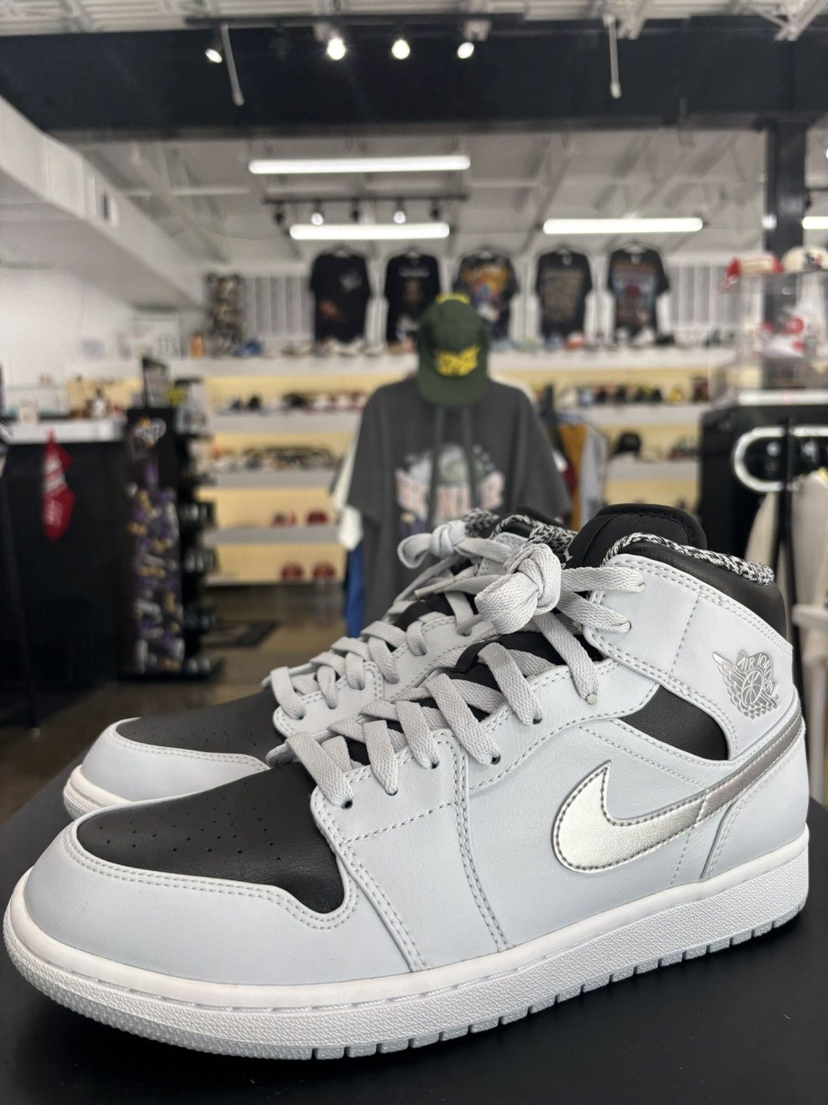 Jordan Brand × Nike Air Jordan Mid Pure Platinum Metallic Silver Sz. 10.5 Size US 10.5 / EU 43-44 - 1 Thumbnail