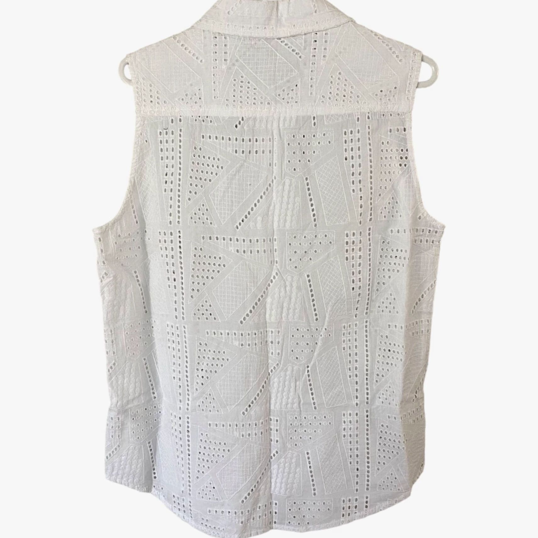 Vintage VINTAGE Tahari Embroidered Eyelet Button-Up Blouse Top Womens Large Sleeveless Cotton White Spring Summer Ladies Size L / US 10 / IT 46 - 2 Thumbnail