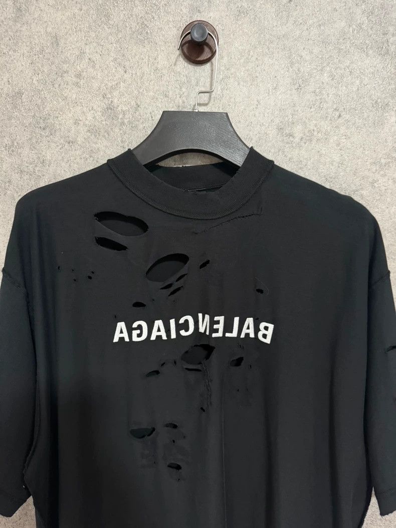 Balenciaga Balenciaga Reverse Embroidered Ripped Short Sleeve Tee Size US M / EU 48-50 / 2 - 2 Thumbnail