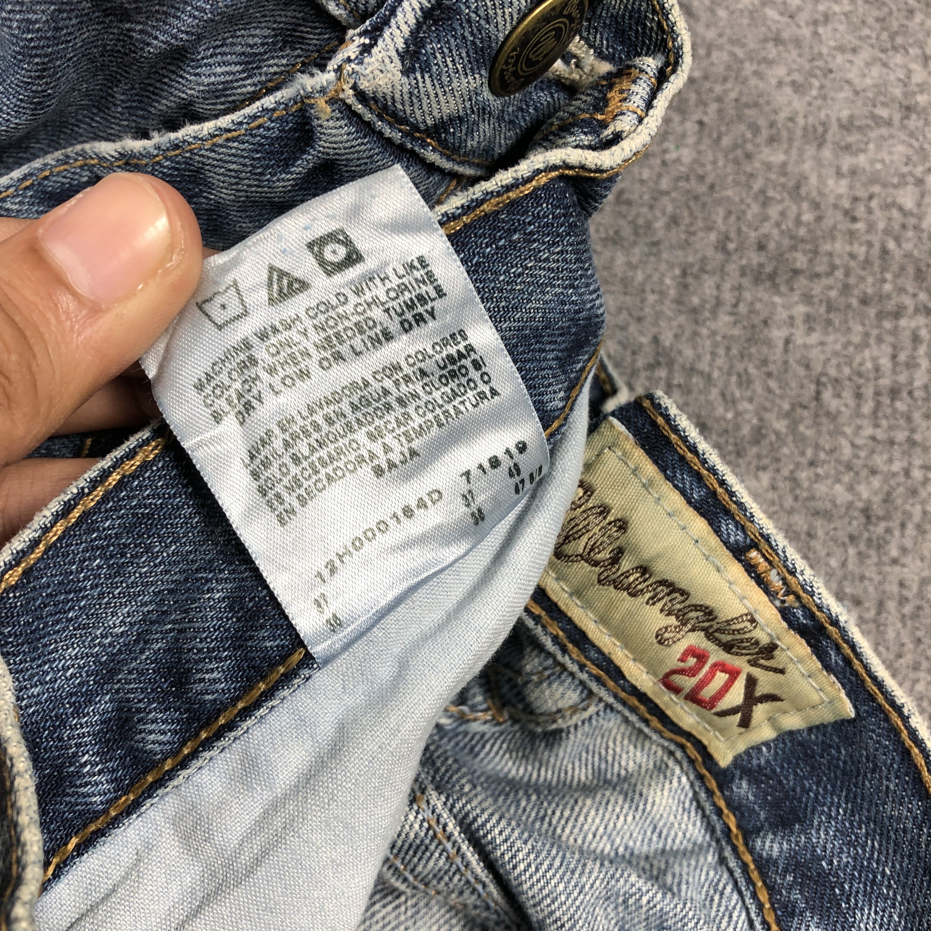 Vintage × Wrangler Vintage Wrangler Light Blue Wash Jeans L736 Size US 35 - 10 Thumbnail