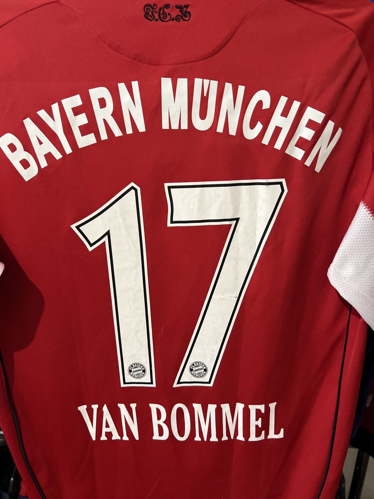 Adidas 2010/2011 ADIDAS BAYERN MUNCHEN #17 VAN BOMMEL HOME FOOTBALL Size US S / EU 44-46 / 1 - 9 Thumbnail