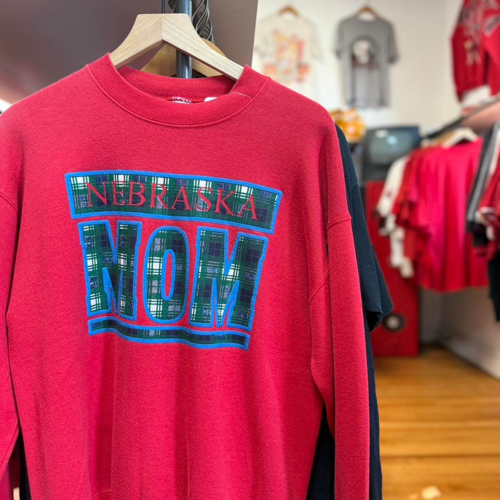 Vintage Vintage 90s Nebraska Huskers Mom Plaid Crewneck Size US L / EU 52-54 / 3 - 1 Thumbnail