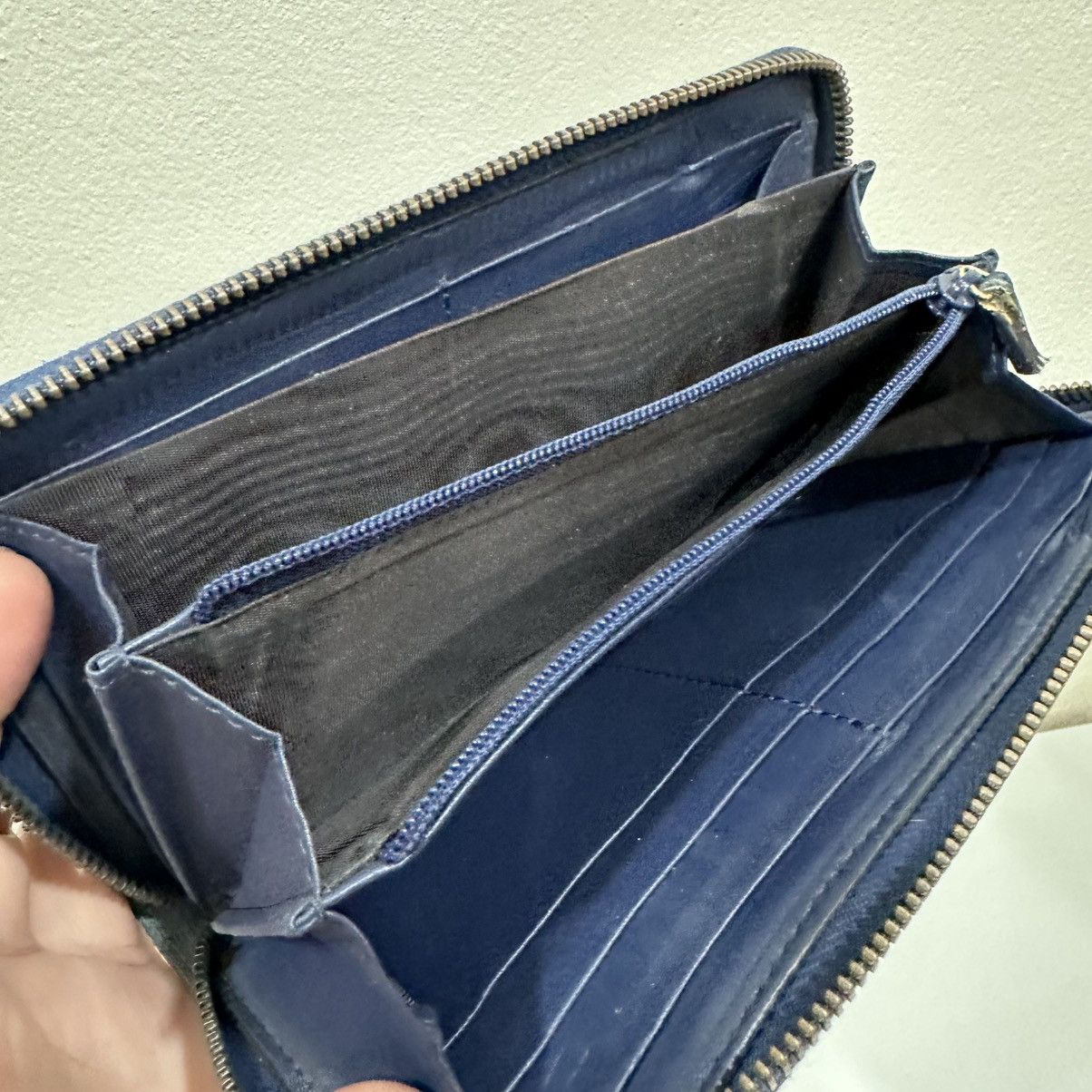 Gucci ‼️YES‼️AUTHENTIC GUCCI GG ROUND ZIPPER WALLET BLUE DENIM Size ONE SIZE - 10 Thumbnail