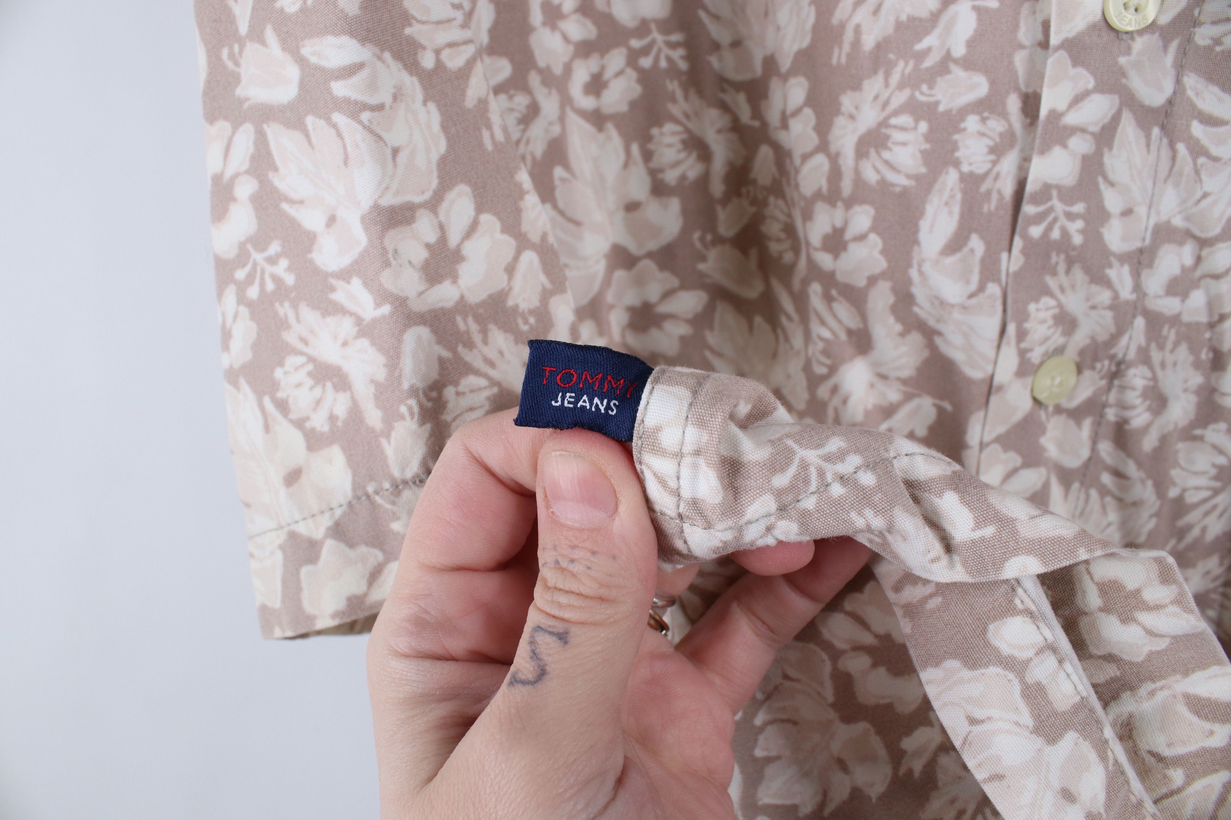 Tommy Hilfiger × Vintage Vintage 90s Tommy Hilfiger Flower Hawaiian Luau Button Shirt Size US XL / EU 56 / 4 - 7 Thumbnail