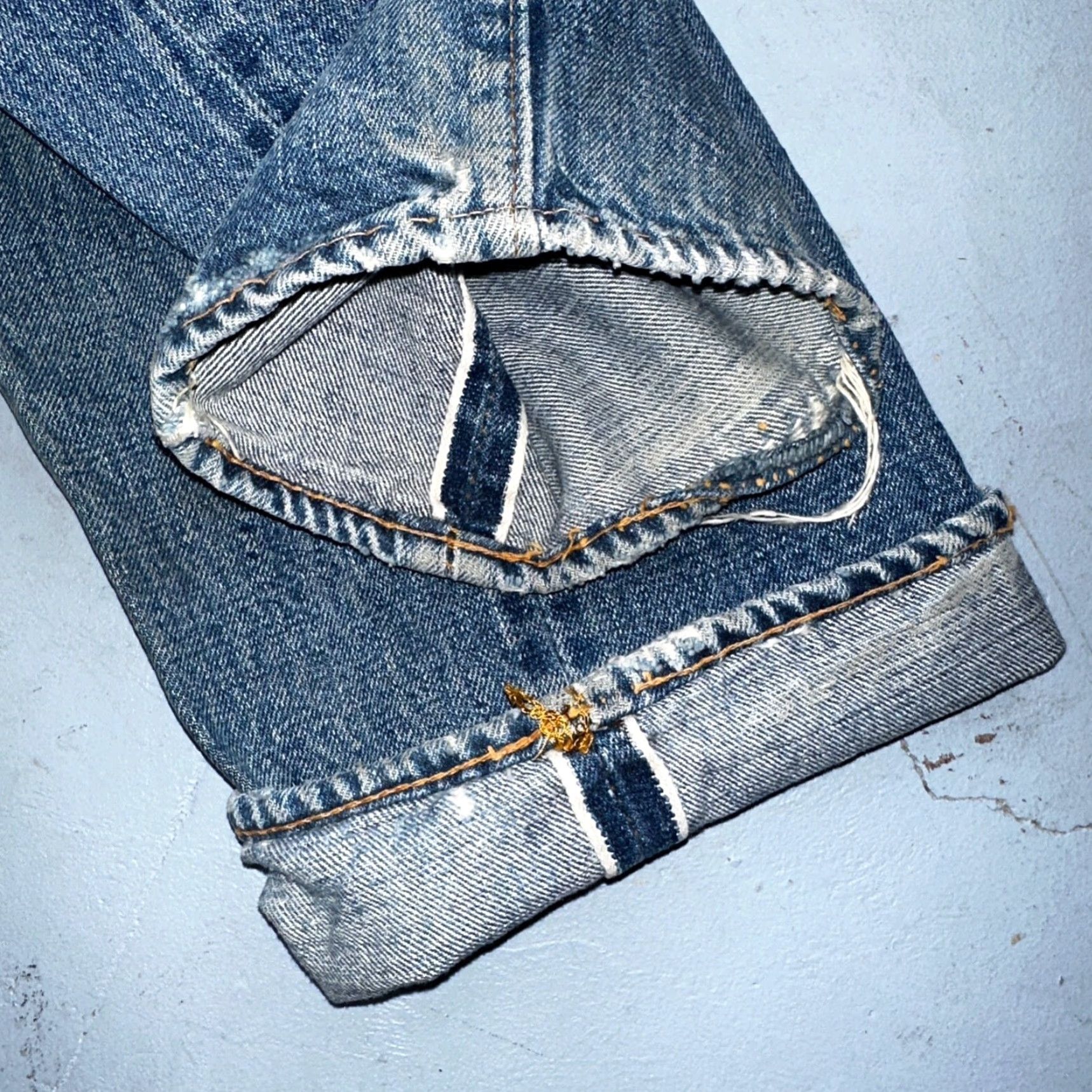 Levi's VINTAGE Levi's 501 Jeans Levi's 501XX 70s 80s USA Straight 31x34 Light Denim Distressed Jeans Men Size US 31 - 4 Thumbnail