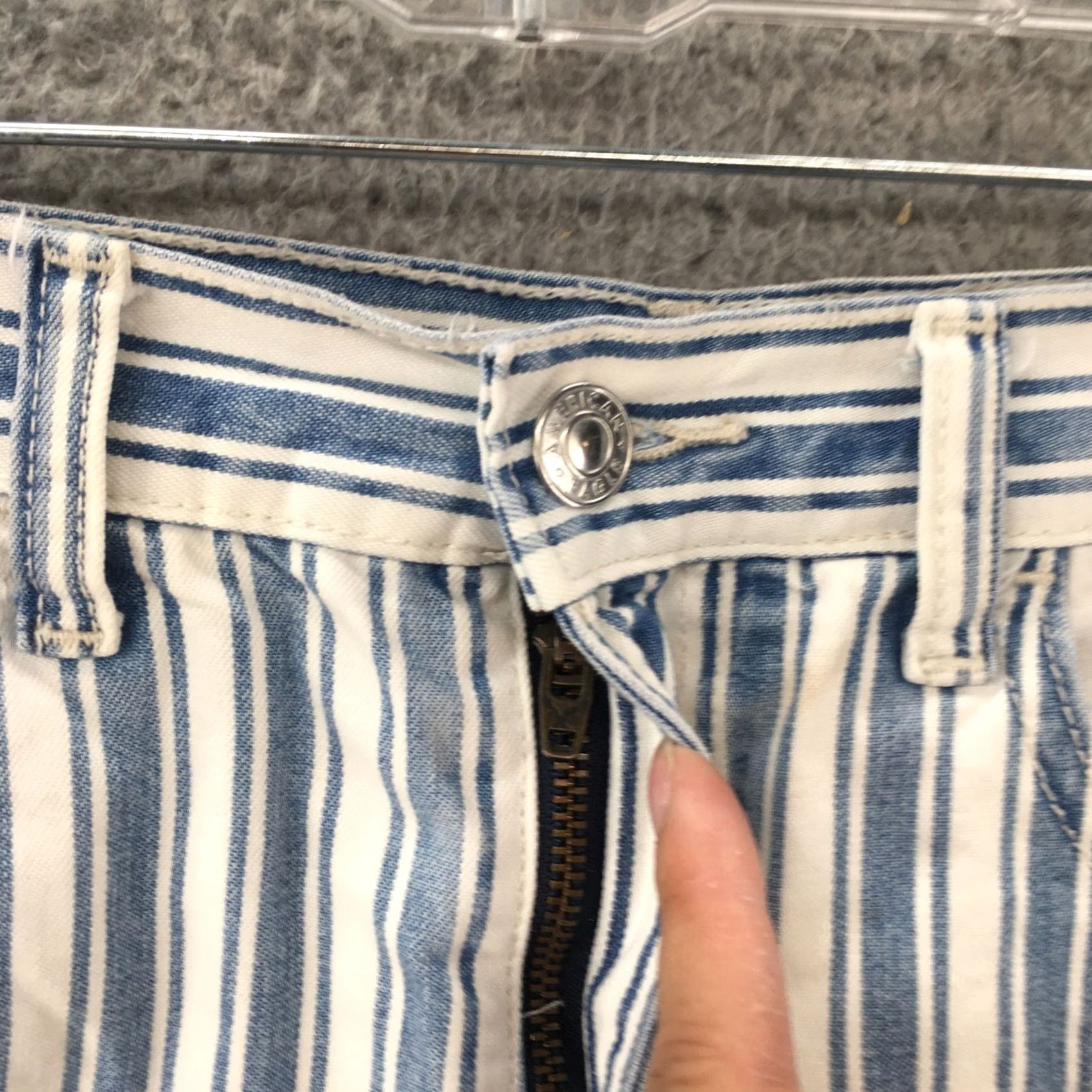 American Eagle Outfitters American Eagle Outfitters Cuffed Mom Shorts Womens 8 Denim Striped Zip Blue Adult Regular Womens Size 30" / US 8 / IT 44 - 3 Thumbnail