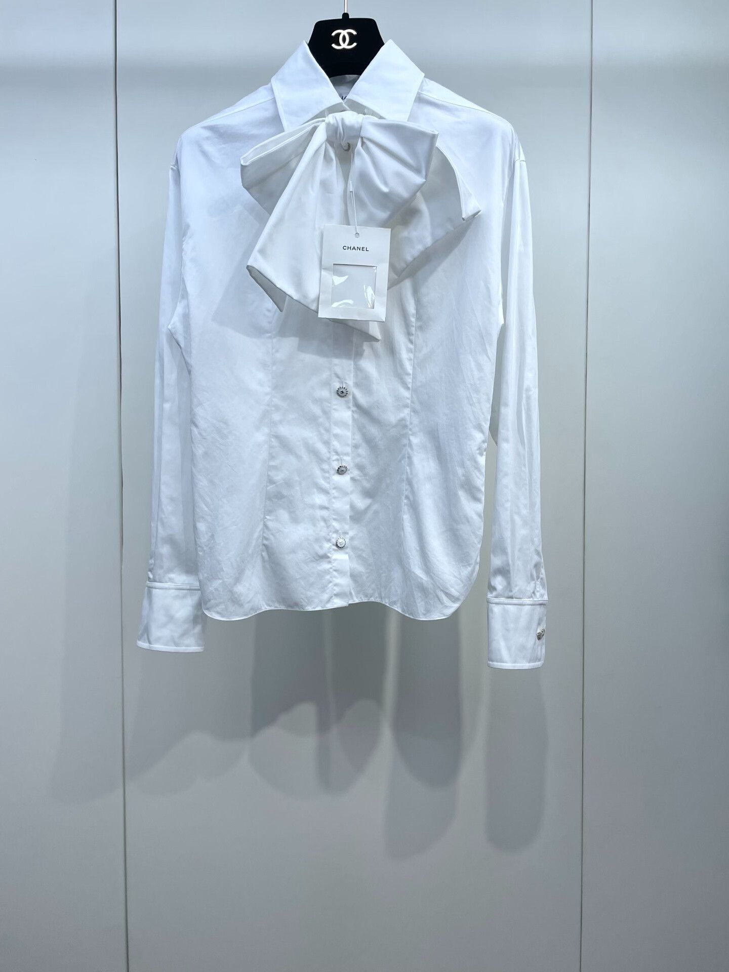 Chanel Chanel 25K White Bow Shirt Size XXS / US 00 / IT 34 - 1 Thumbnail