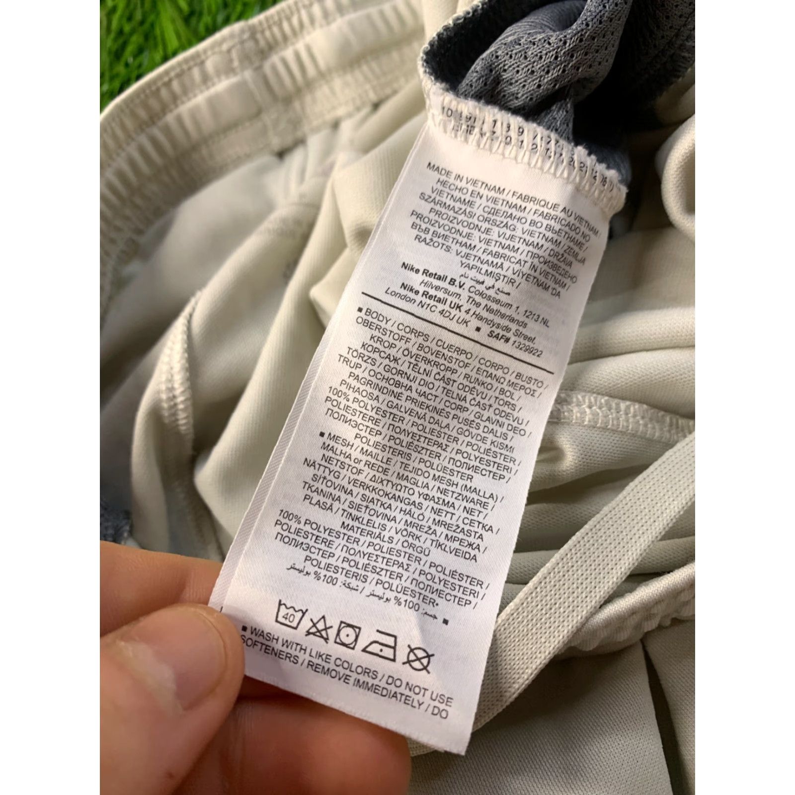 Nike NIKE Dri-Fit Academy Original 2025 Men Football Slim Shorts S Gray and White Sports Nike Dri-Fit Academy Short Mens Slim Fit Shorts Size US 29 - 5 Thumbnail