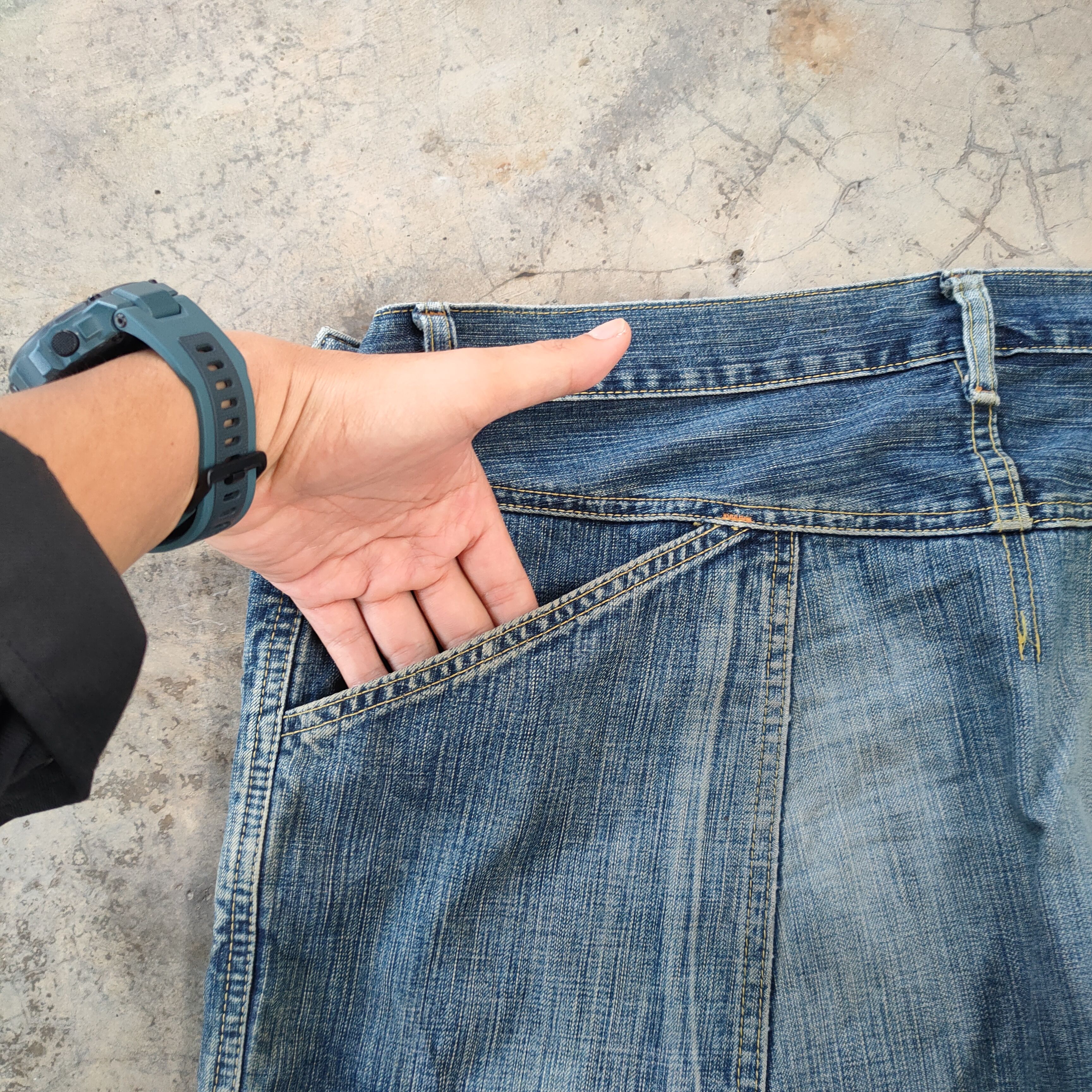 Japanese Brand W38 HECTIC VINTAGE RIPPED FADED JEANS PANTS Size US 38 / EU 54 - 9 Thumbnail