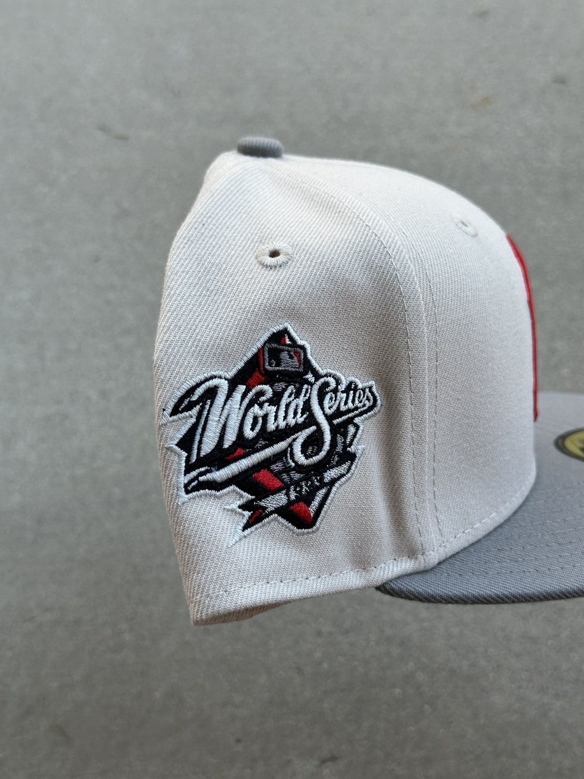 MLB × MyFitteds × New Era New York Yankees Nintendo NES Two Tone Fitted Hat 7 1/4 NY Size ONE SIZE - 2 Thumbnail