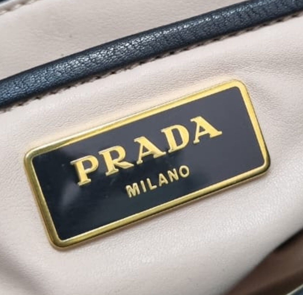 Prada Authentic PRADA Printed Tweed Turnlock Flap Bag Size ONE SIZE - 15 Thumbnail