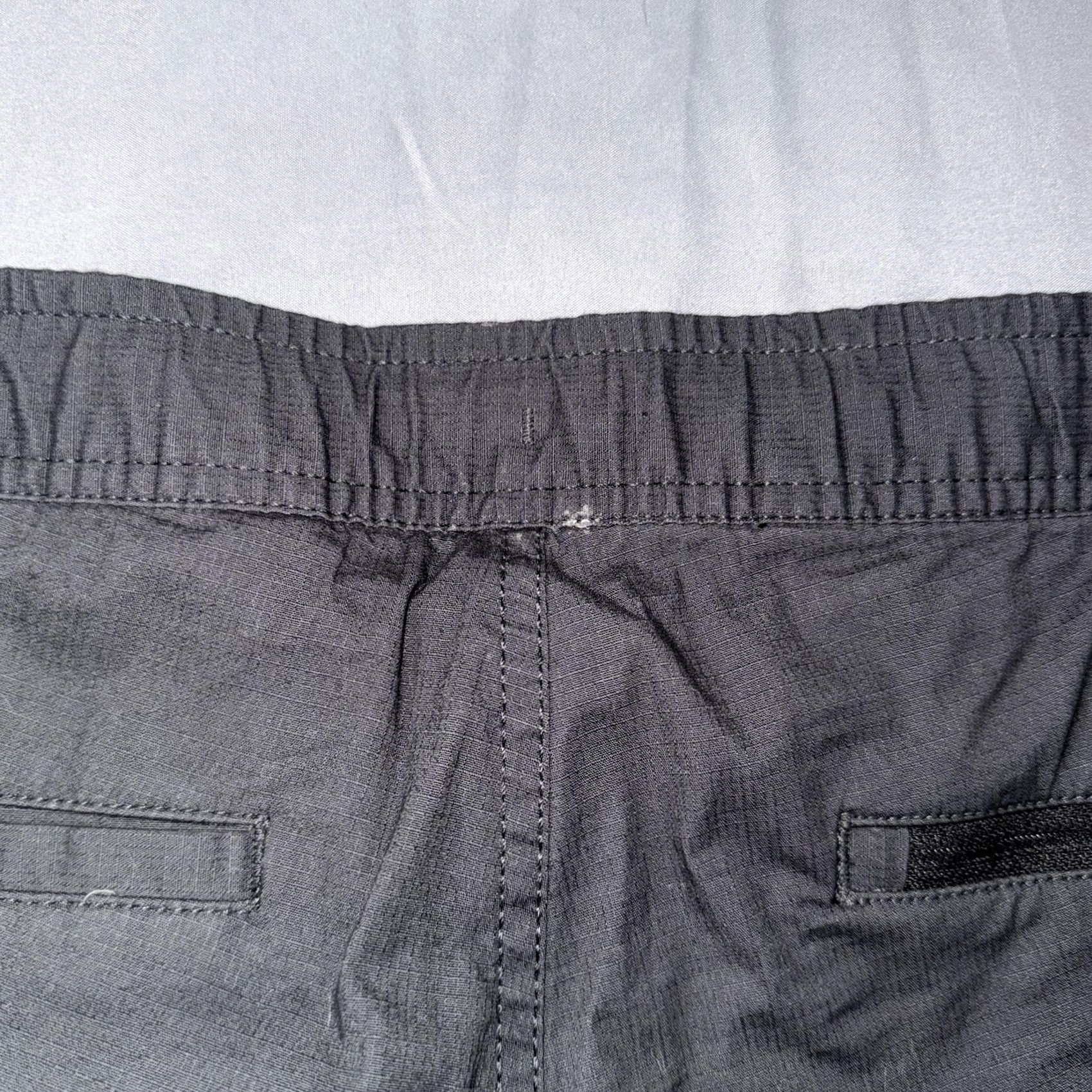 Vuori Vuori Pants Mens M Gray Lightweight Elastic Waist Zip Pocket Hiking Khakis Size US 31 - 6 Thumbnail