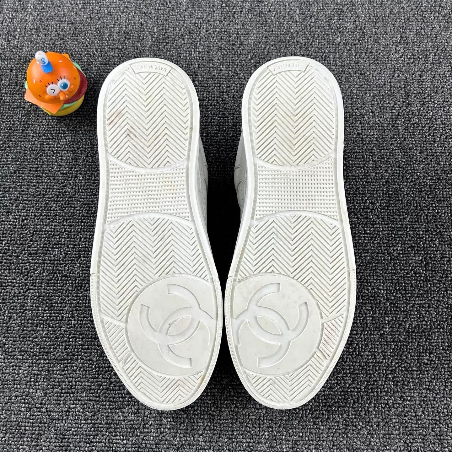 Chanel Chanel 23A White CC Logo Sneaker 37.5 Size US 7 / IT 37 - 6 Thumbnail