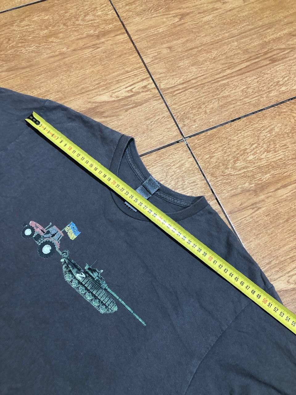 Gildan Support UKRAINE tractor pulling T-72 Russian tank cotton TEE Size US L / EU 52-54 / 3 - 6 Thumbnail