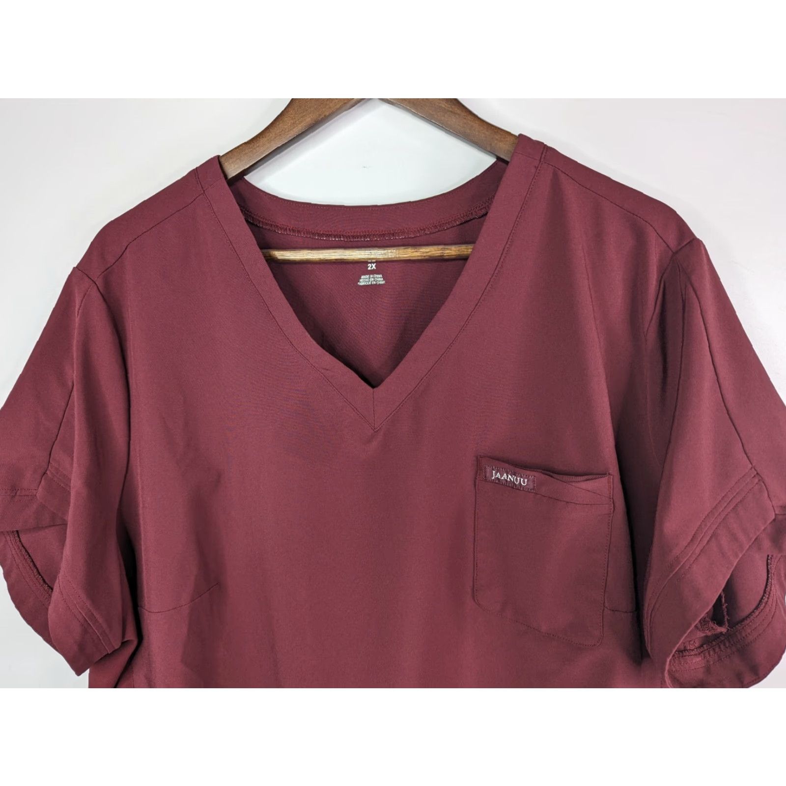 Vintage JAANUU FIGS Scrub Top Womens 2X Burgundy V-Neck Performance Work Maroon J96259C Size XXL / US 16-18 / IT 52-54 - 2 Thumbnail