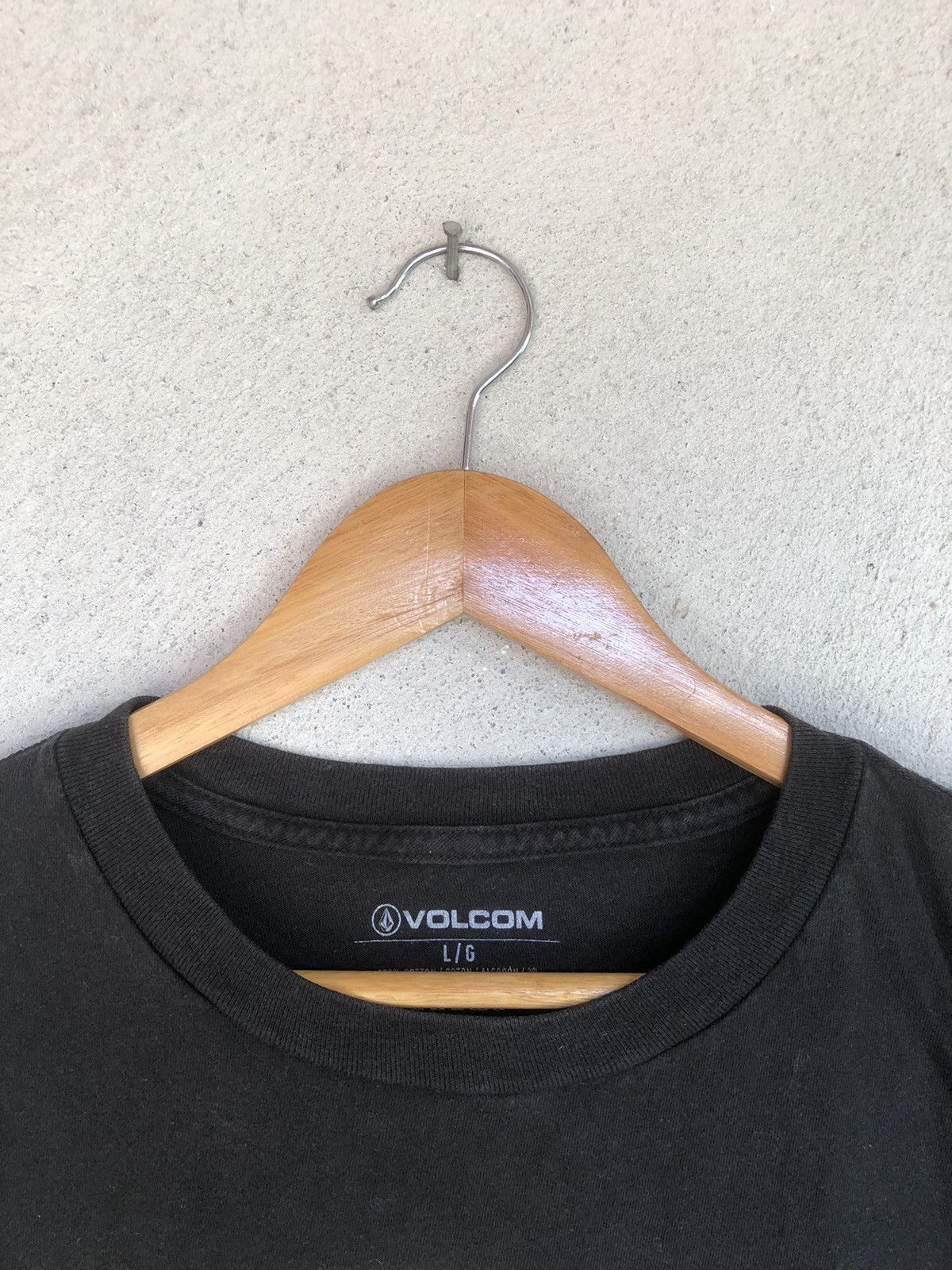 Japanese Brand × Quiksilver × Vintage Volcom Circle Stone Big Logo Skate Surf Tshirt Size US L / EU 52-54 / 3 - 4 Thumbnail