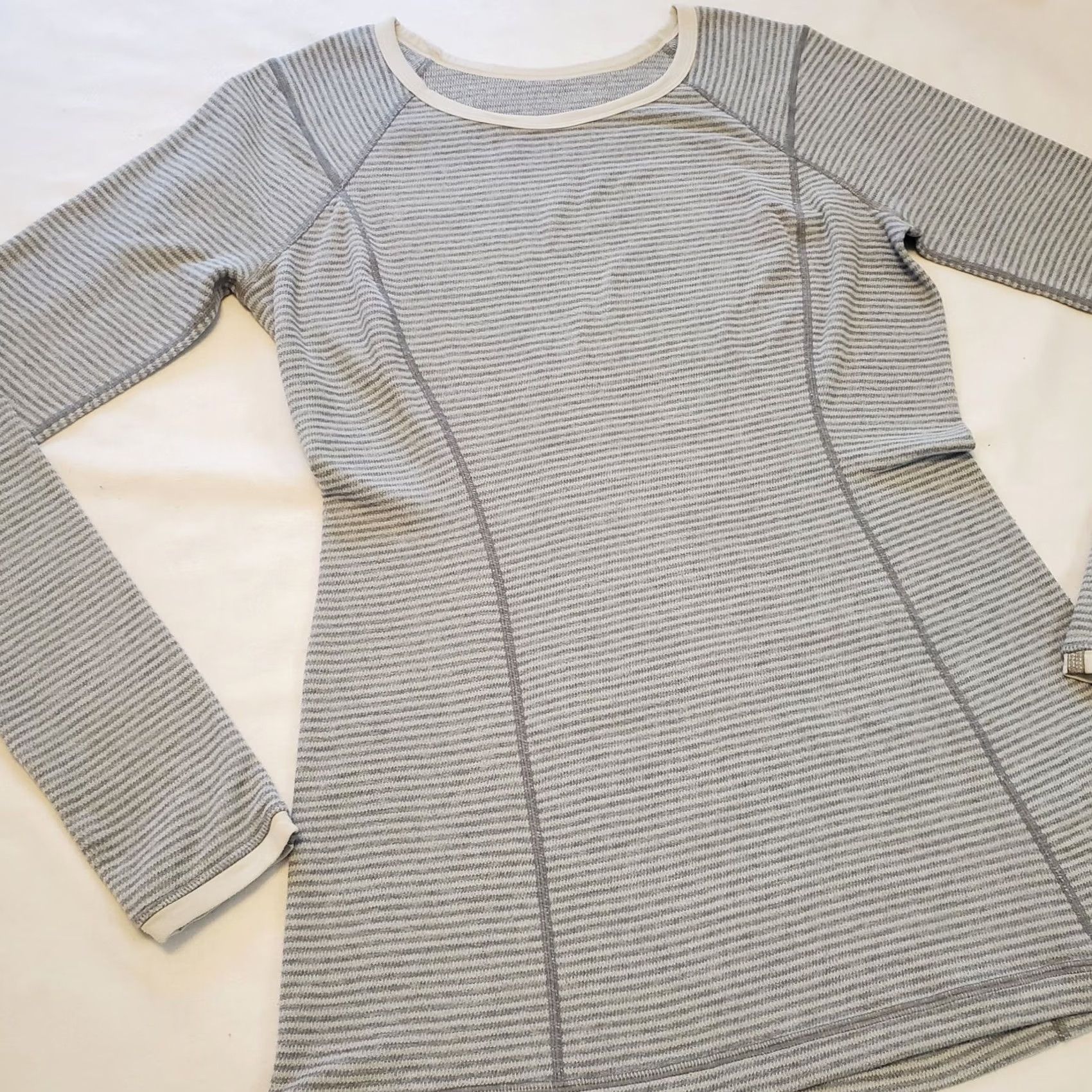 Lululemon Lululemon Top Womens 10 Gray Long Sleeve Striped Round Neck Pullover Activewear Running Yoga Gym Cross Training Fitness | Mens Women? Size L / US 10 / IT 46 - 7 Thumbnail