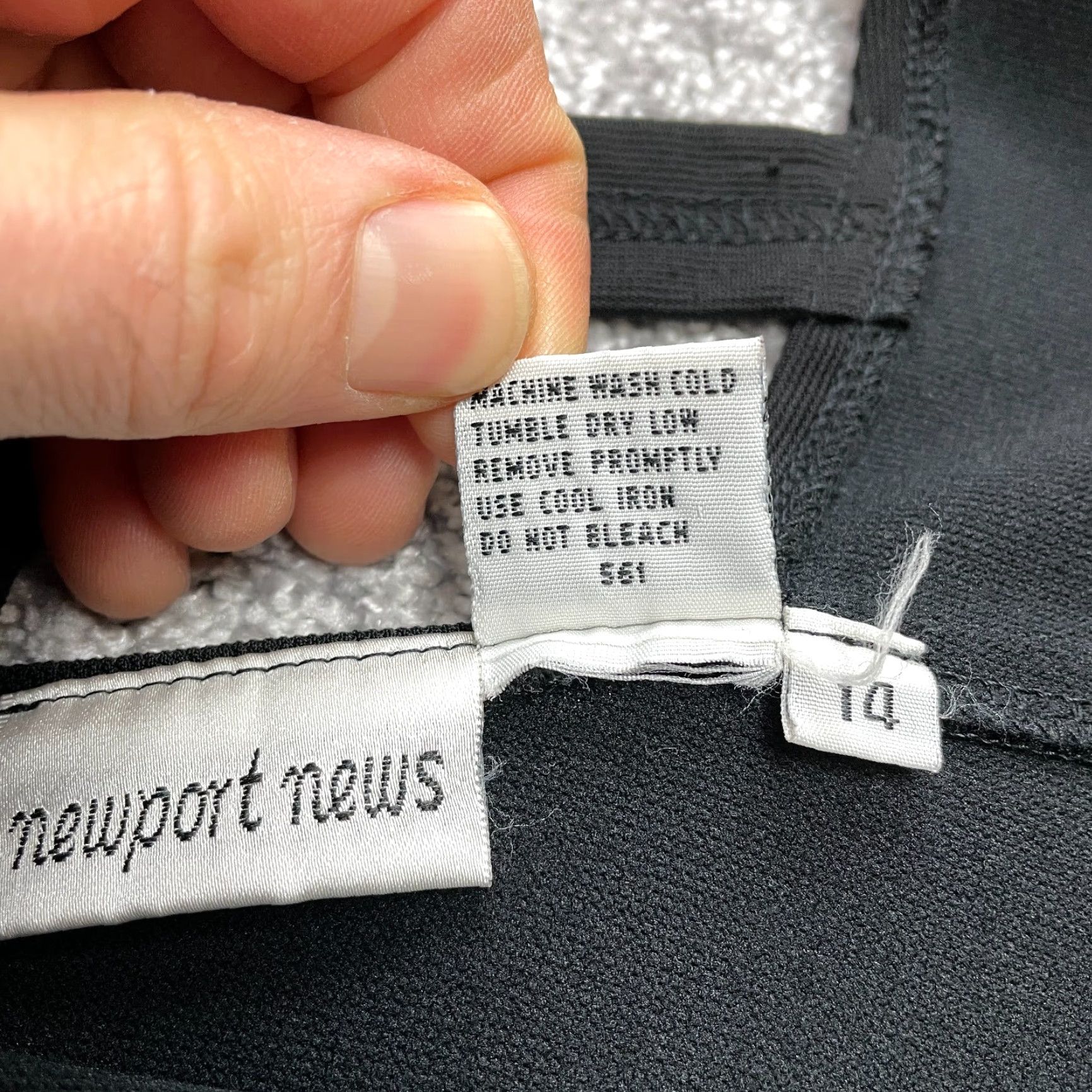 Vintage Newport News Dress Womens 14 Black Sleeveless Criss Cross Neck Midi Solid Size XL / US 12-14 / IT 48-50 - 6 Thumbnail