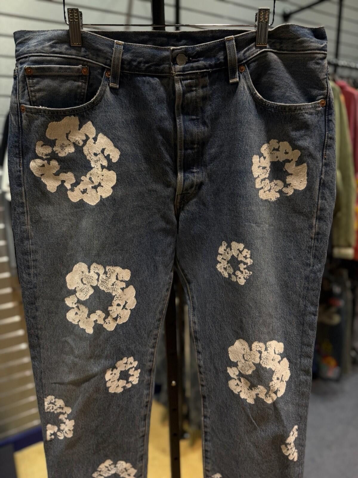 DENIM TEARS Denim Tears Light Washed Blue Cotton Wreath Jeans Size 36x34 Size US 36 / EU 52 - 7 Thumbnail
